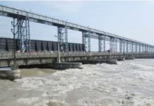 Fluctuating Saptakoshi water levels spark fear among riverside residents
